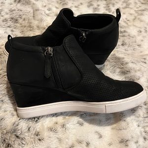 Susina Areya Black Wedges